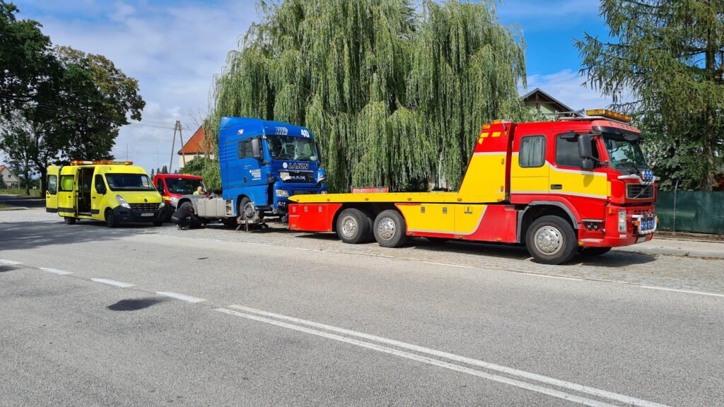 Holowanie tir bolesławiec – laweta holująca uszkodzonego TIR-a na terenie miasta