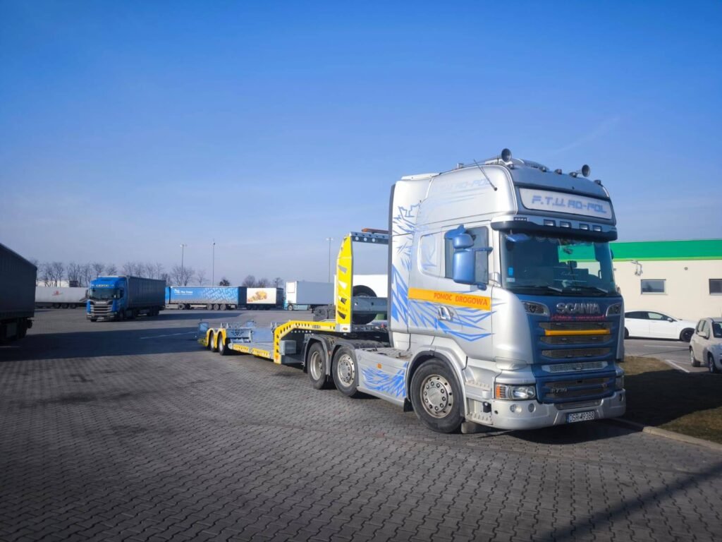 Laweta niskopodwoziowa wykorzystywana przez pomoc drogowa TIR Bolesławiec