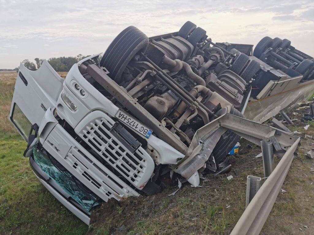 Pomoc drogowa TIR Bolesławiec wykonuje holowanie i wsparcie techniczne dla unieruchomionego pojazdu ciężarowego na trasie w okolicach Bolesławca.